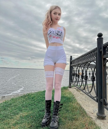 Людмила, 18 лет, 1 размер груди